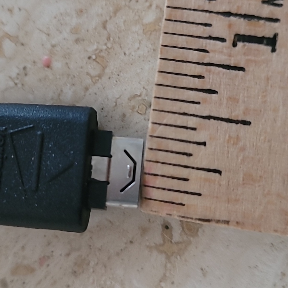 Verizon Car Charger - Picture 8 of 12